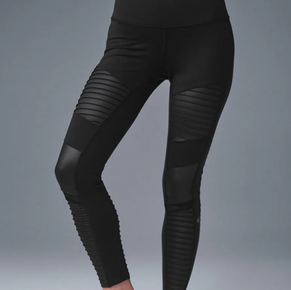 ALO‎ Yoga Women's Black Textured Jeggings